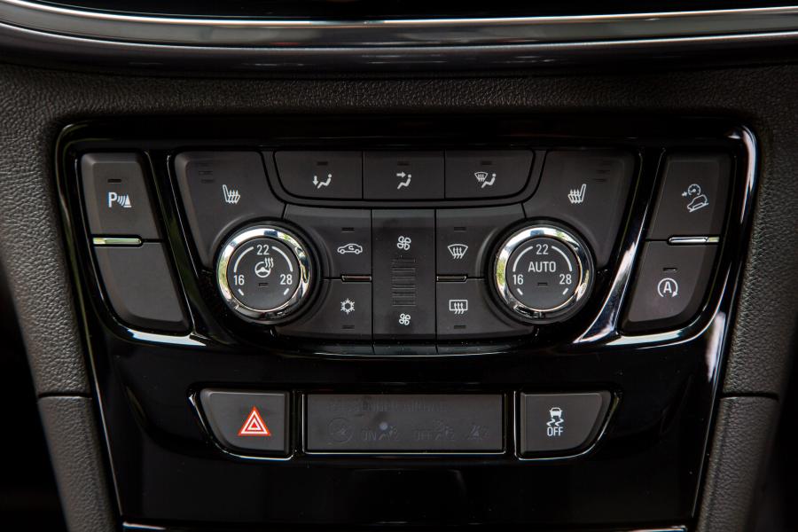 Детали интерьера Vauxhall Mokka X 2016 года  (фото 45 из 54)